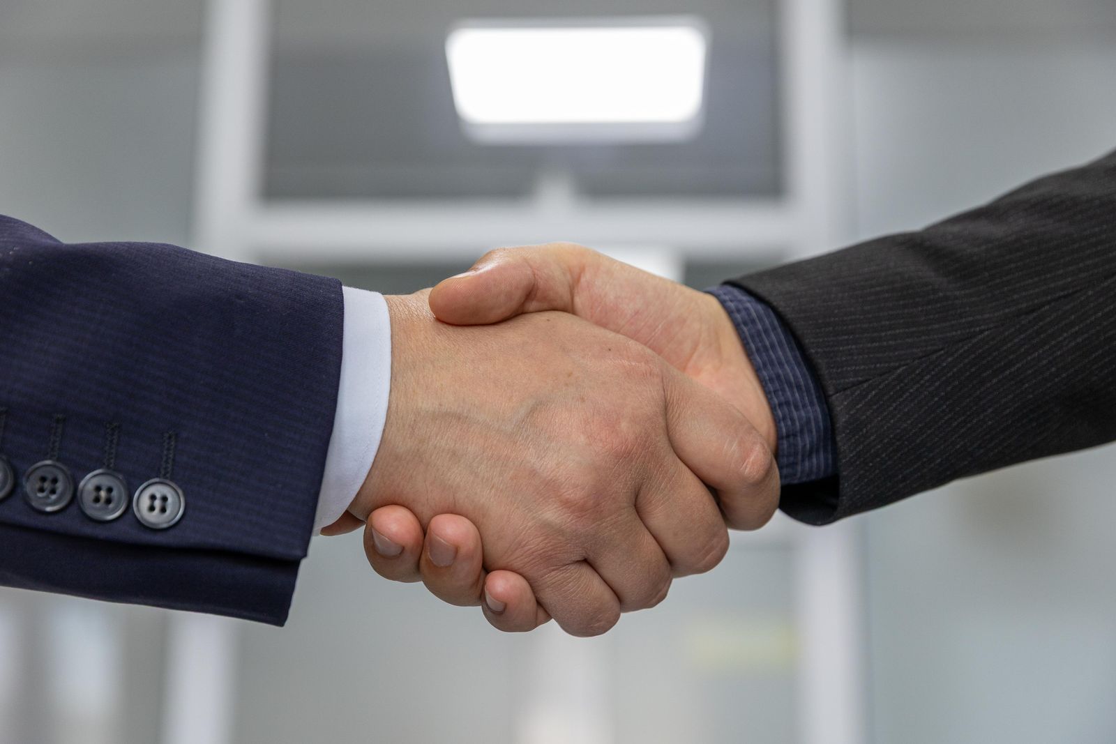 Transferencia de cuotas sociales y acciones